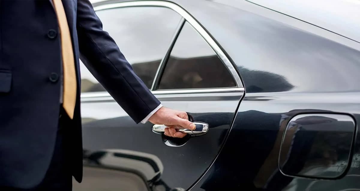 Effortless Airport Transfers – Alpine Chauffeurs Nottingham to Heathrow Taxi